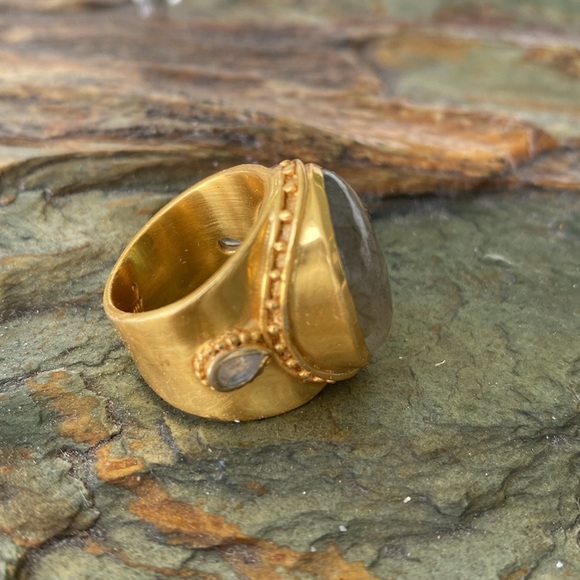 Julie Vos 24k Gold Overlay Large Labradorite Stone and Side Baguettes. - Picture 5 of 10